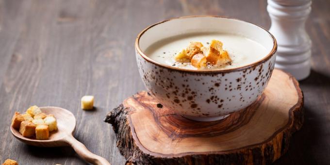 Jak ugotować zupę z kalafiora i grzybami z kremowym beszamelem