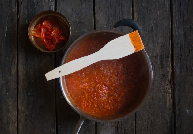 Jak zrobić zapiekankę z włoskich pierogów: dodaj do pieczeni pomidory
