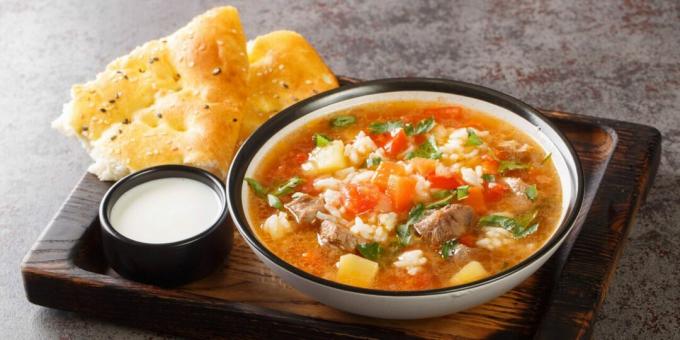 Mastava – uzbecka zupa z wołowiną i ryżem