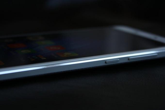 Xiaomi redmi Uwaga 4: powierzchnia boczna