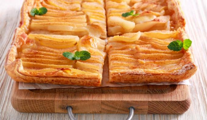 Ciasto francuskie z gruszkami i serek
