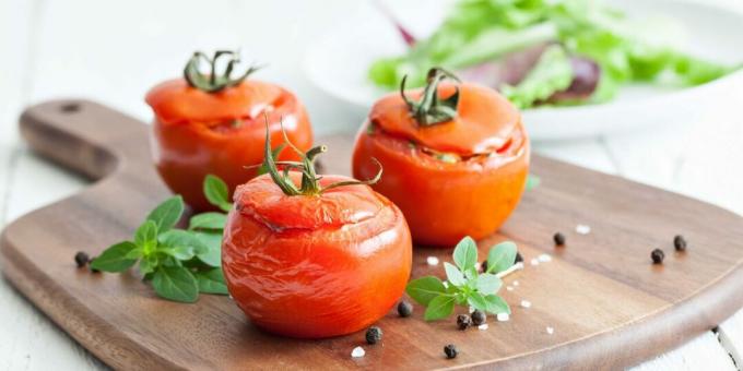 Pomidory faszerowane mięsem i kaszą bulgur