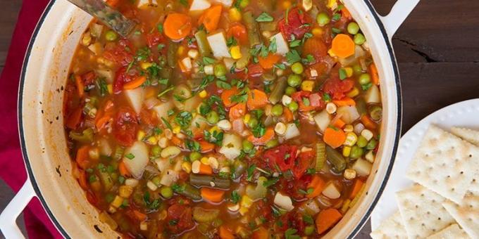 zupy warzywne: zupa z marchwi, kukurydzy, grochu i fasoli zielony