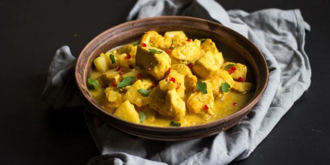 Curry z kurczaka z ananasem w jednej misce
