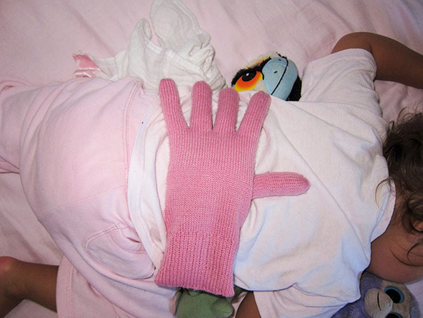 put-a-fasoli wypełnione rękawiczki-on-your-Babys-back-kiedy-you-want-your-dzieci-to-feel-loved