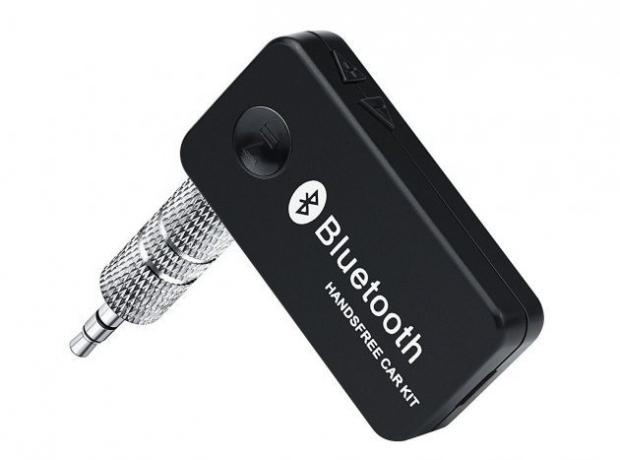 Gadżety dla samochodu: adapter Bluetooth