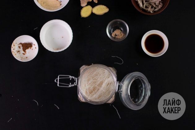 Domowa zupa błyskawiczna: dodaj makaron