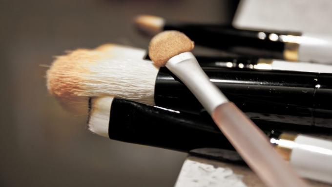 Jak zaoszczędzić na kosmetykach: Odczyt blogerów kosmetyczne
