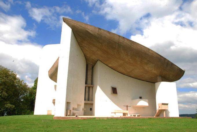 architektura europejska: Le Corbusiera La Chapelle Notre Dame du Haut