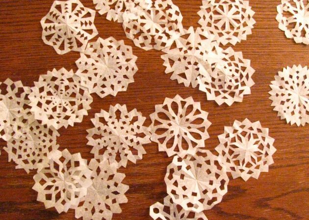 Ozdobić choinkę: Snowflake wykonane z papieru