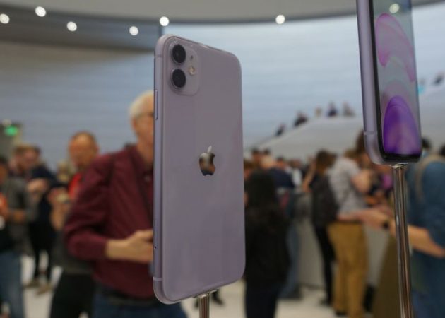 11 iPhone w zabarwienia lila