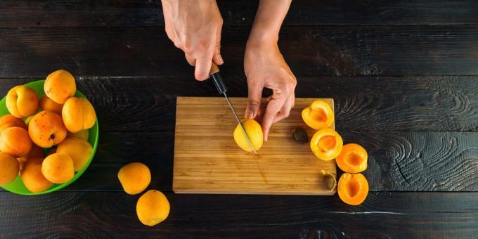 Dżem z moreli i pomarańczy: Cięcie morele