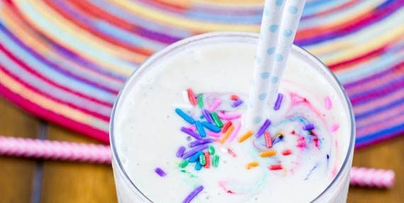 Milkshake z kolorowych pigułek