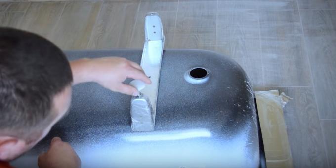 Instalacja wanny: jak zamontować nóżek stal