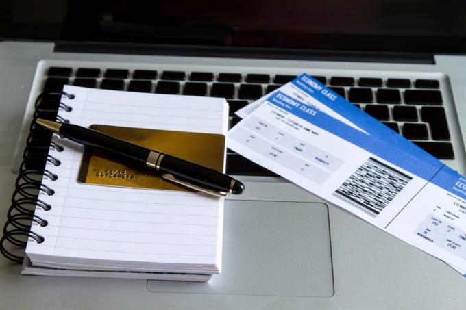 Kupując bilety lotnicze on-line za pomocą karty kredytowej