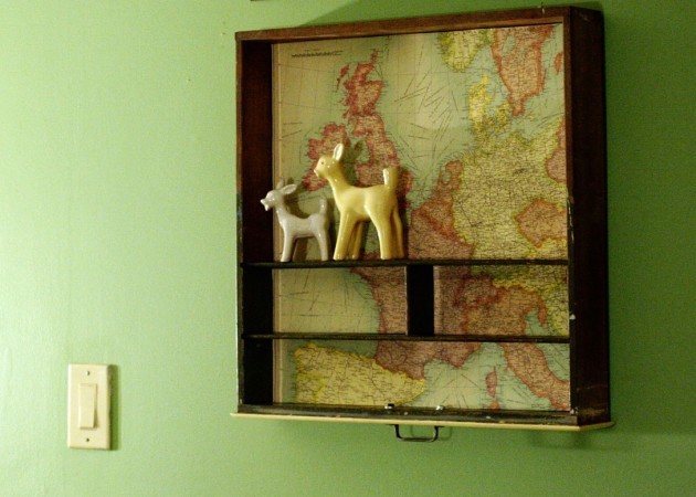 28023955-upcycled-map-szuflada-shelf-3-1-630x450